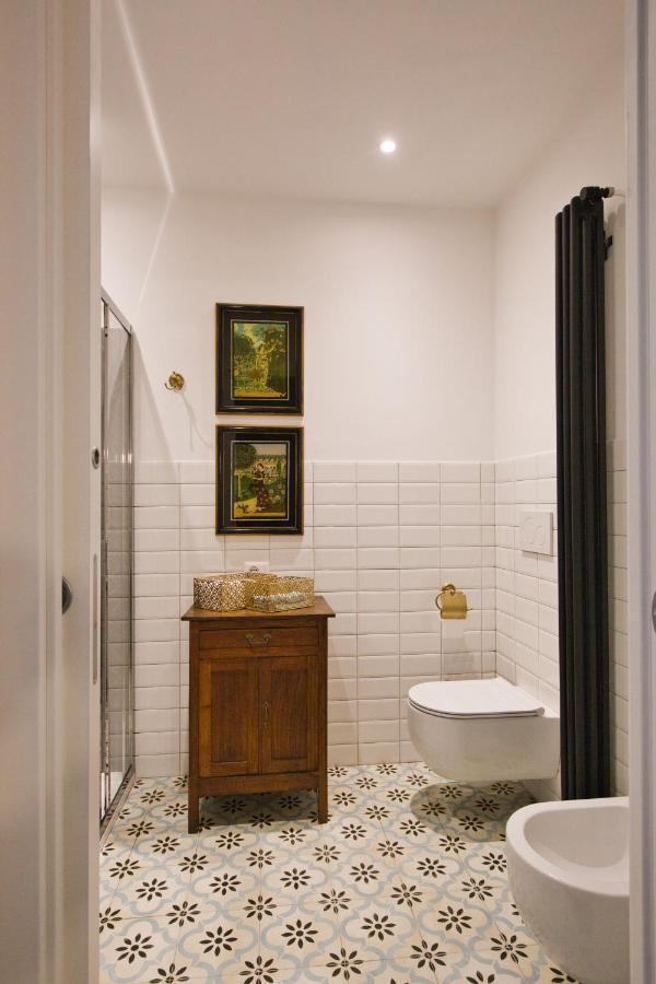 Suite Sul Lago เนมี ภายนอก รูปภาพ